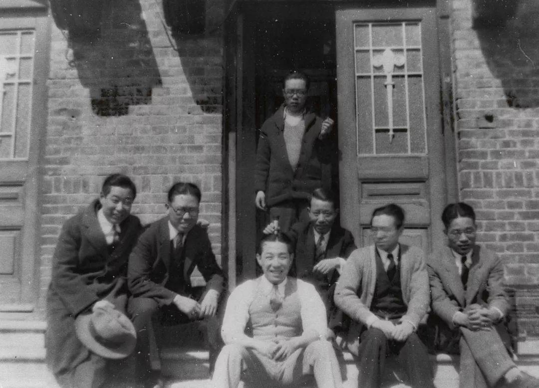 再往后的哈雄文,王华彬,从小到大,亲密如兄弟,同一艘船到美国去留学.