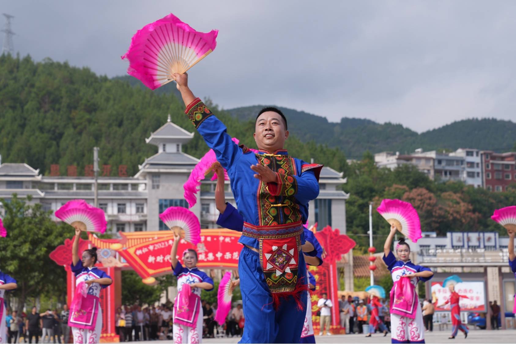 贵州思南:土家花灯 健身操 让"非遗"换种打开方式_文化_比赛_展演