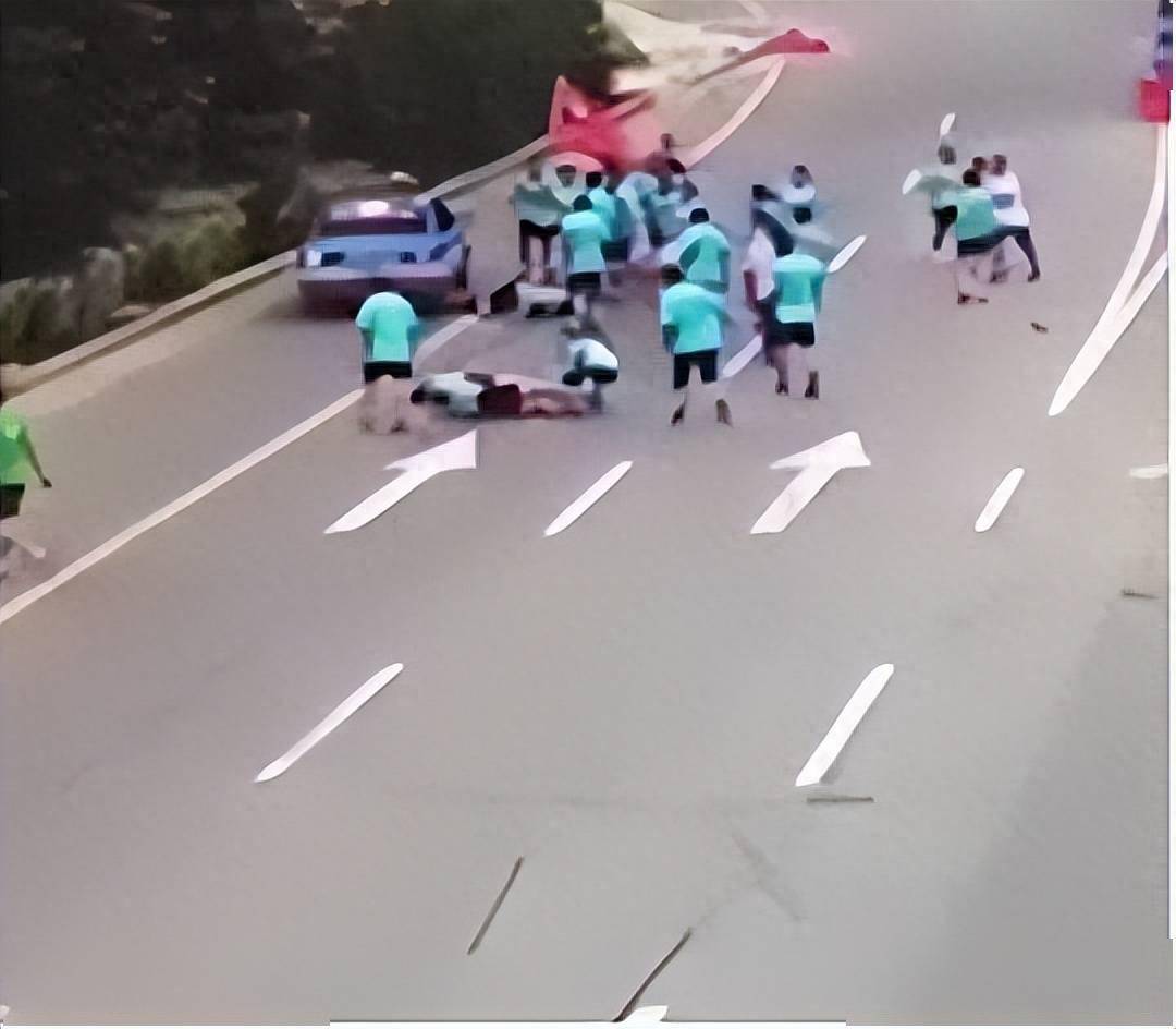 暴走团兴起原因_暴走团为何人人喊打_暴走卡车美少女神马影院