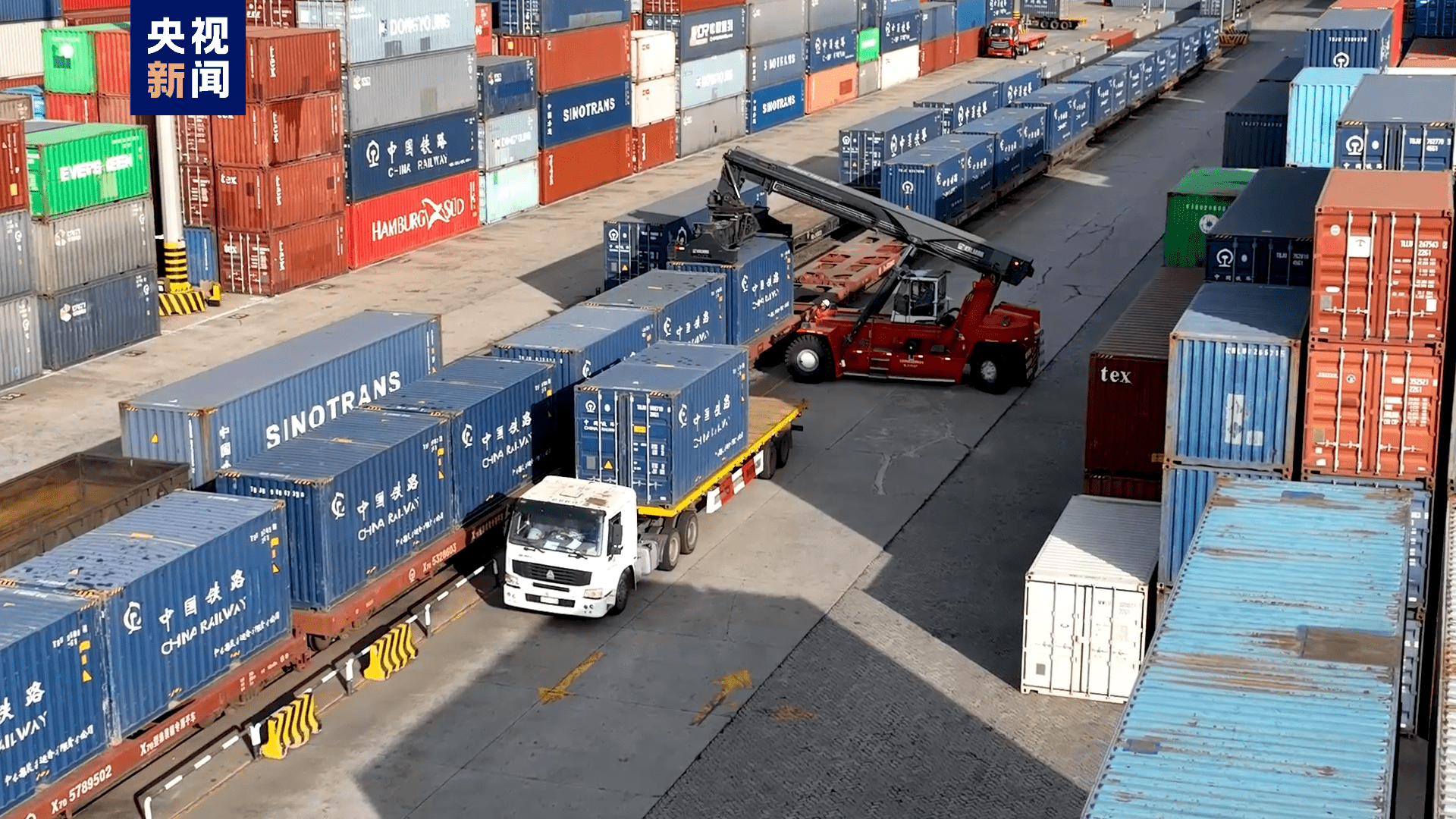 "一箱到底"无缝衔接 我国35吨宽体集装箱铁海快线成功开行_物流_铁路