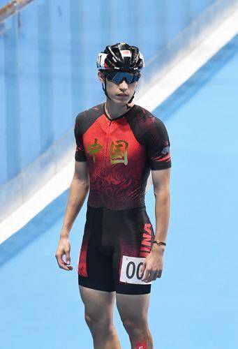 男子速度轮滑10000米积分淘汰赛,中国选手张振海摘银_名次_比赛_亚运