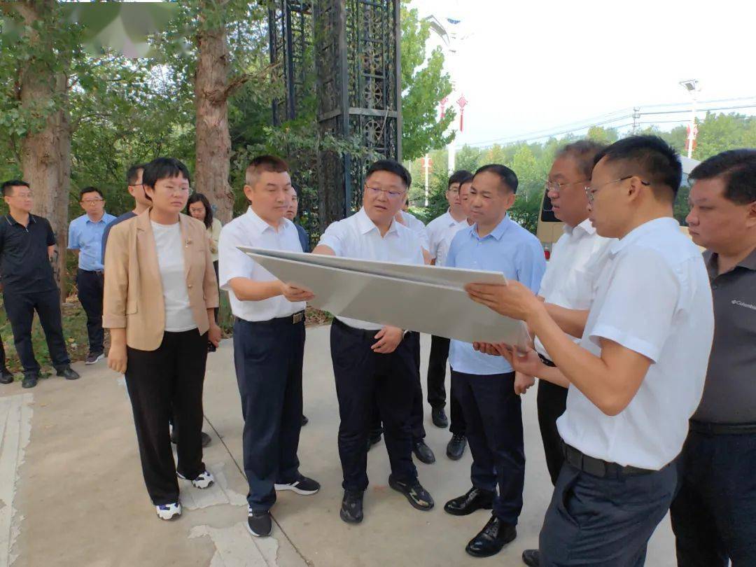 李良华区长先后调研了城市餐桌即享中心项目,谷德大艺城项目,渤海路配