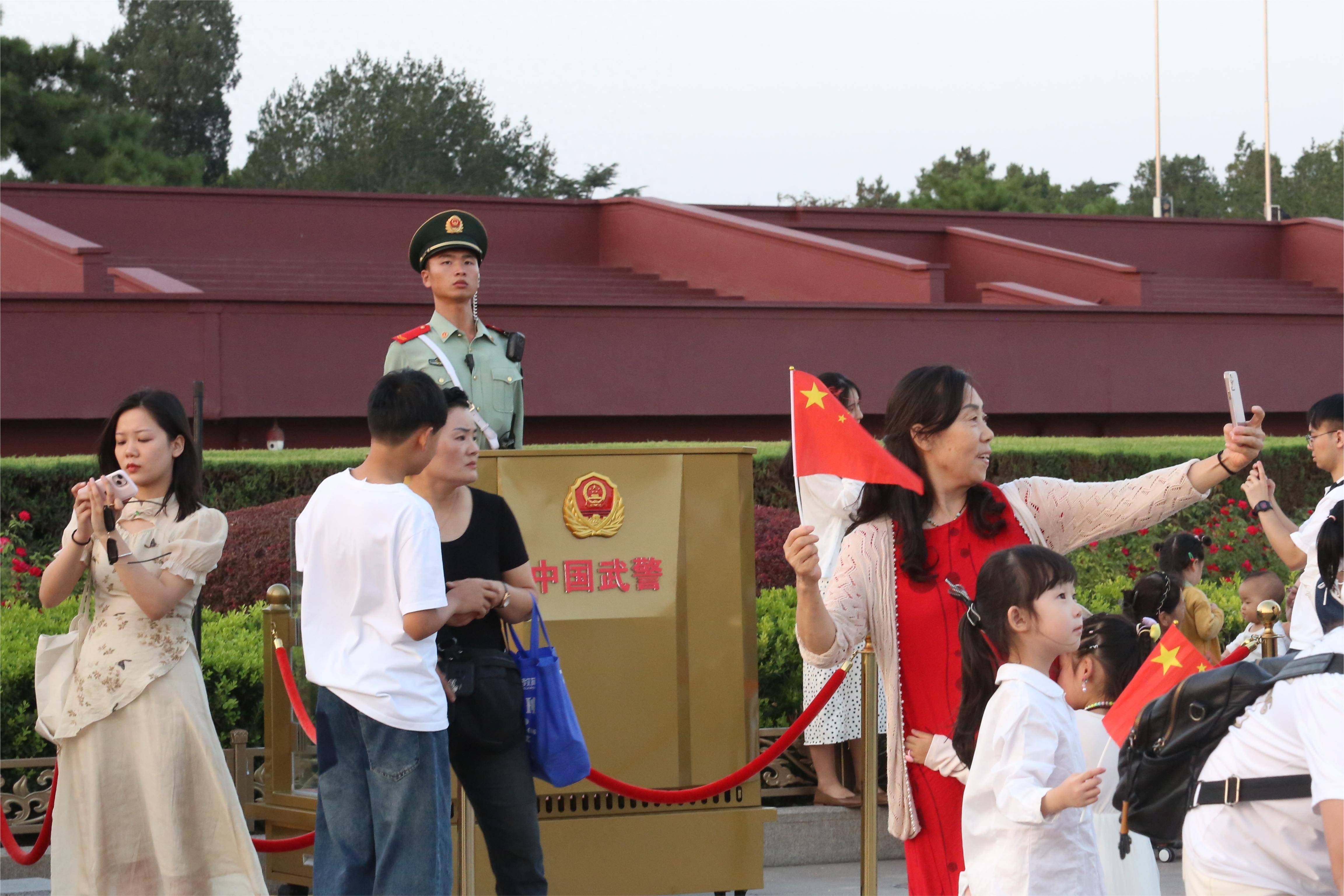 天安门哨兵:我的哨位被幸福包围着