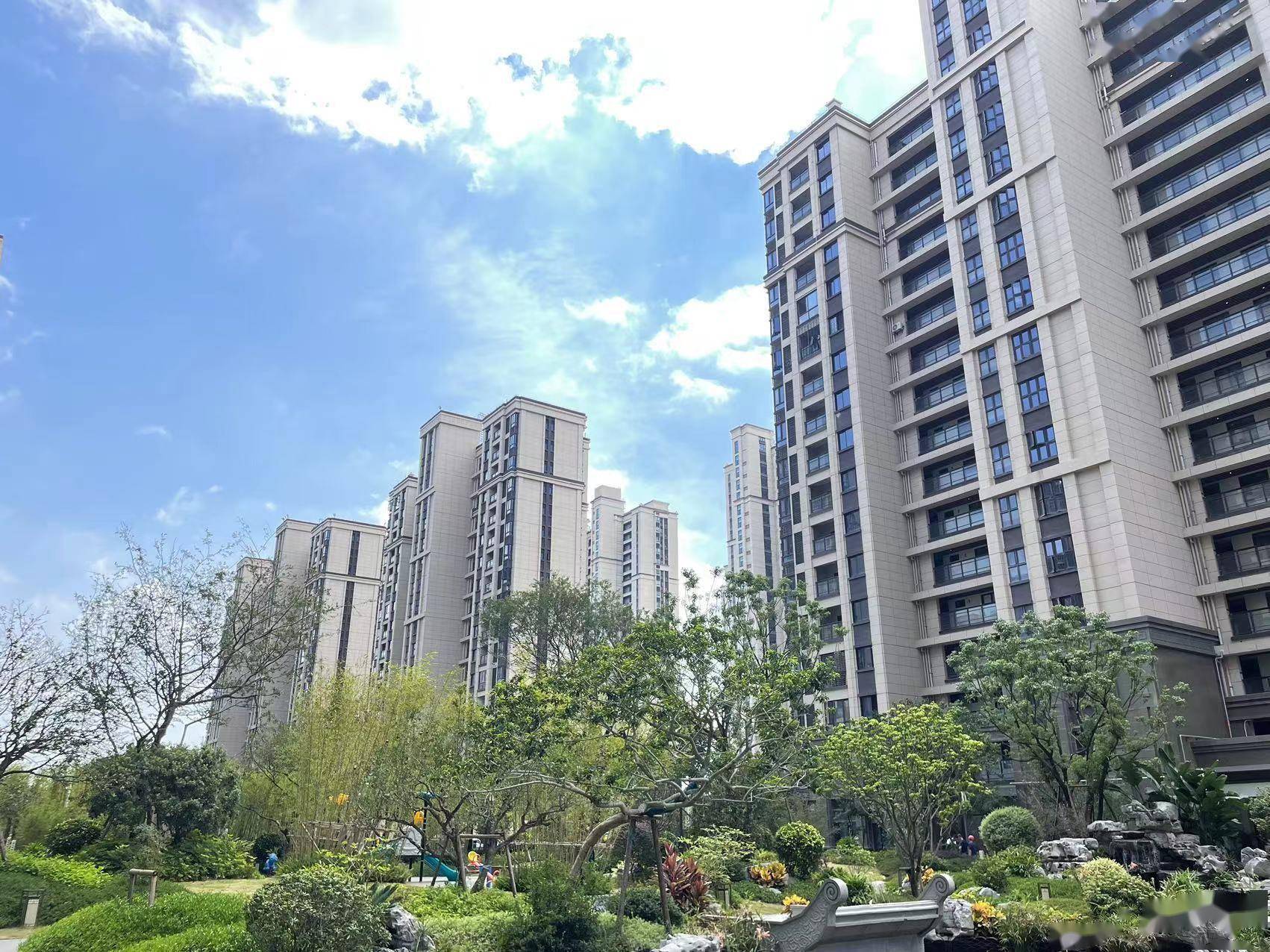 海投自贸城,位置在海沧区海新路与角嵩路交叉口西北侧,属临港新城板块