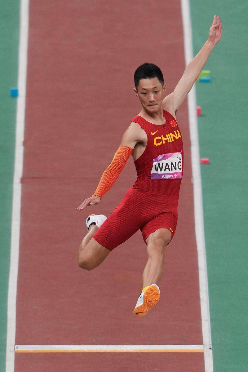 杭州亚运会丨中国选手王嘉男夺得田径项目男子跳远金牌_高尔强_比赛
