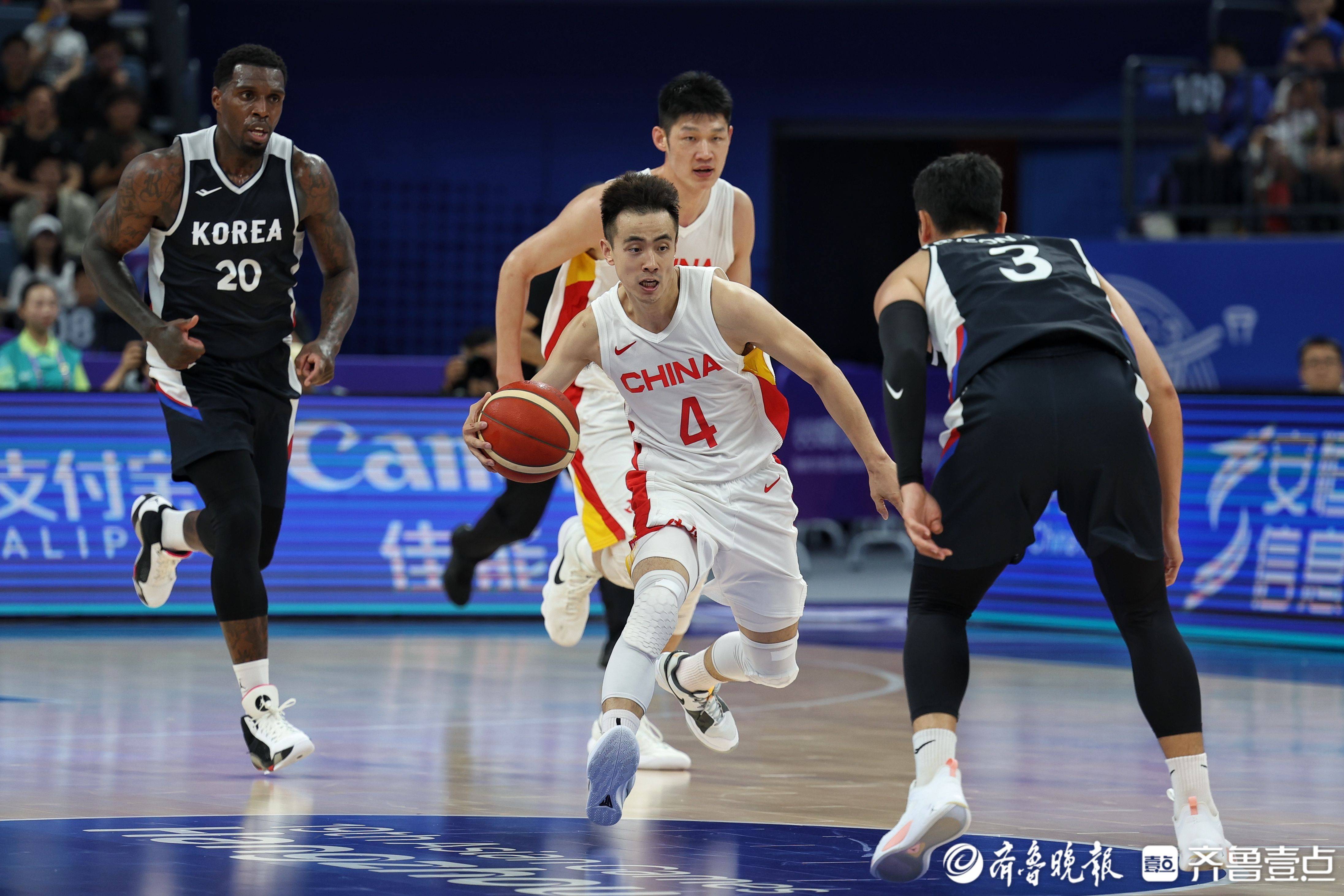 中国男篮凭借出色的防守,以84:70击败韩国男篮特派记者 王鑫