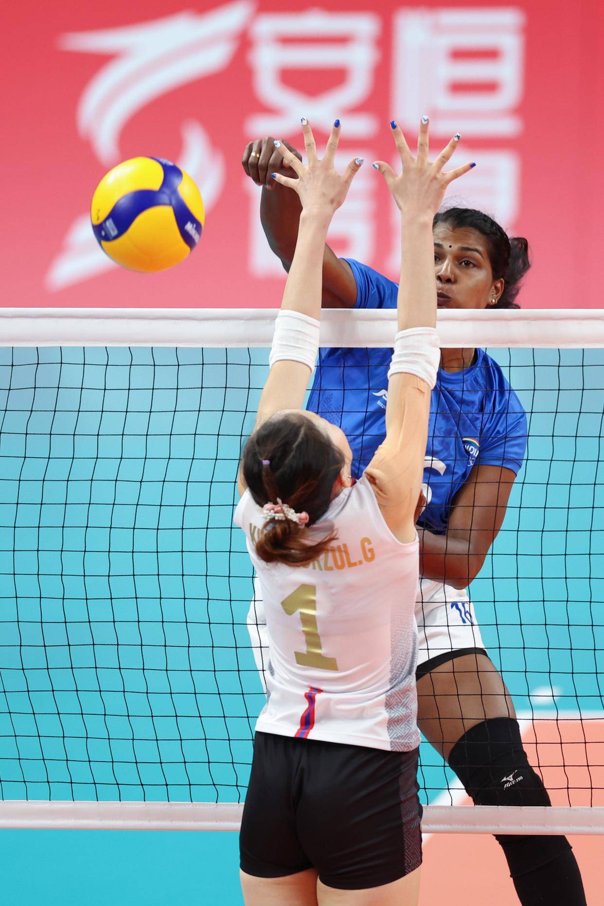排球——女子排球9-12名排位赛:印度队胜蒙古国队_比赛_新华社_张涛