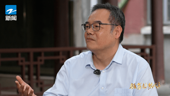 今天19:30,看杭州高级中学校长唐新红如何接过这所