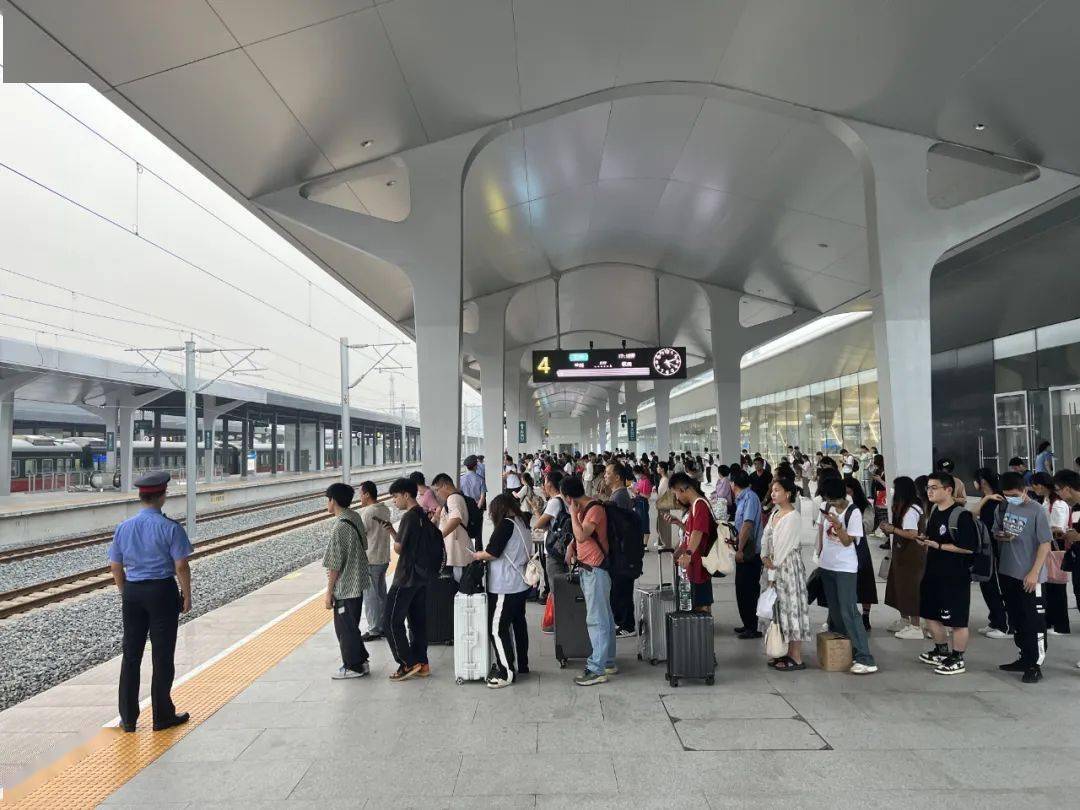 记者从嘉兴高铁南站了解到,9月27日至10月6日,车站累计发送旅客28