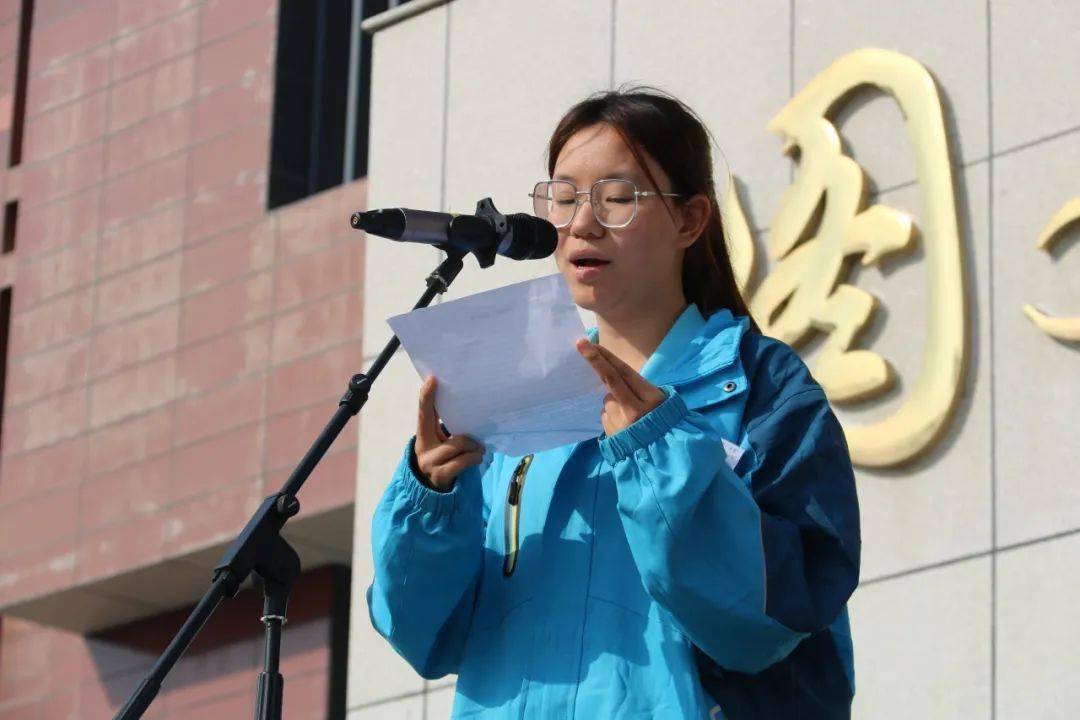 沙湾一中举行"共铸中华民族共同体意识,共创美好未来"主题升旗仪式