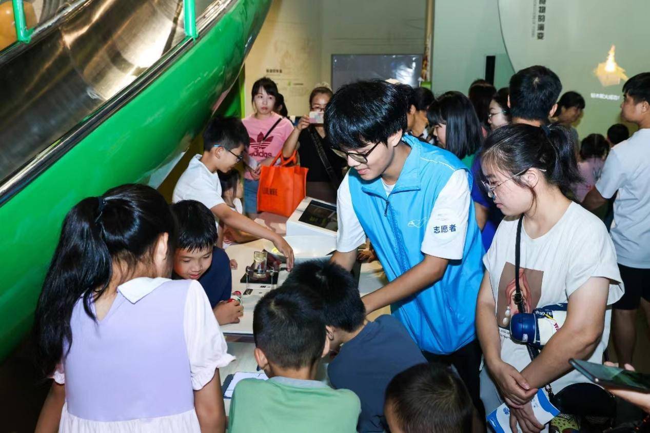 广东科学中心"双节"迎客超15万人次_游客_服务_展馆