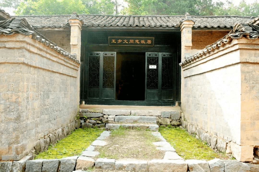 听民警讲述家乡的红色故事_革命_安徽_成本华