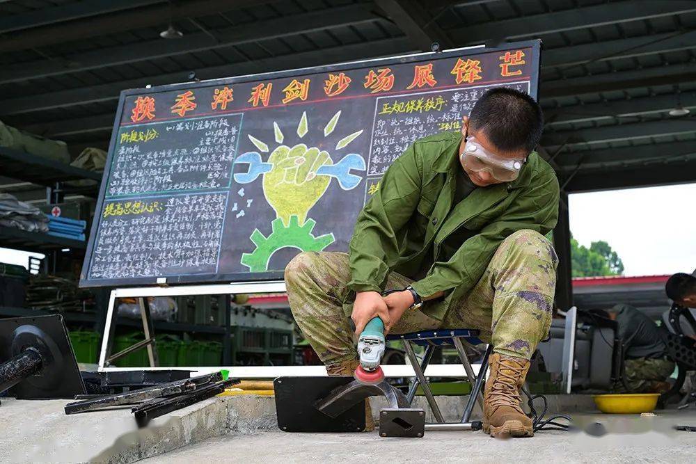 图文并茂的主题板报为单调重复的保养工作增添别样色彩实时播报的车场