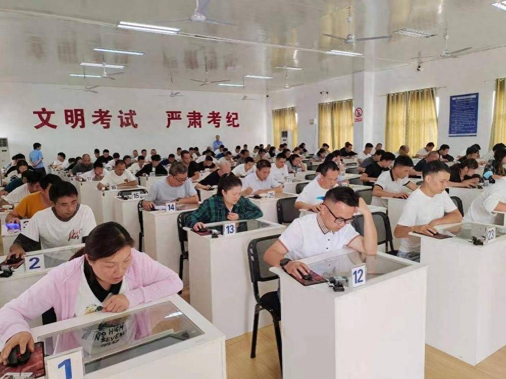 贵州：旅游热引起客运驾驶员资格证报名潮