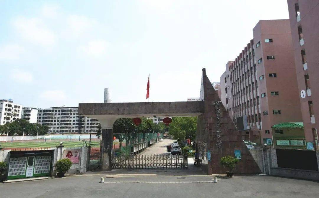 河源市第一中学(以下简称"市一中")创建于1989年冬,是广东省一级学校