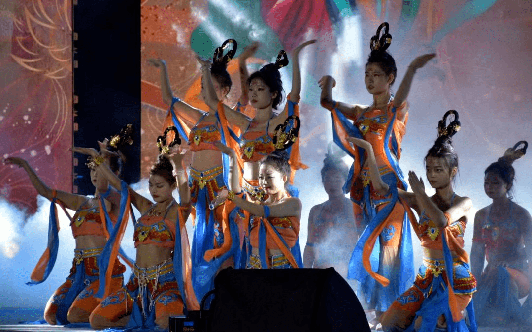 佛心垂首,凤舞九天,红尘一梦,弹指千年.