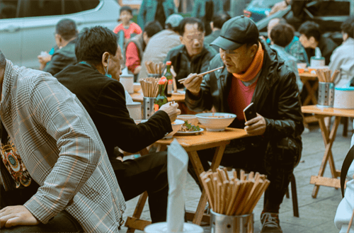 2017年武汉面馆砍头案:因素面涨价一元起纠纷,老板惨遭食客斩首
