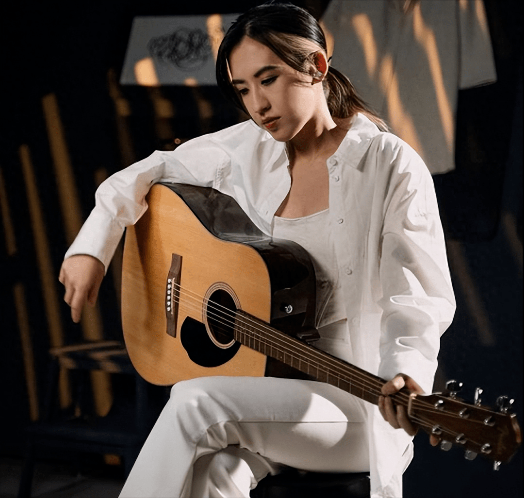 曾若华jude约满离开华纳唱片 自嘲仍是不知名歌手_因为_公司_留言