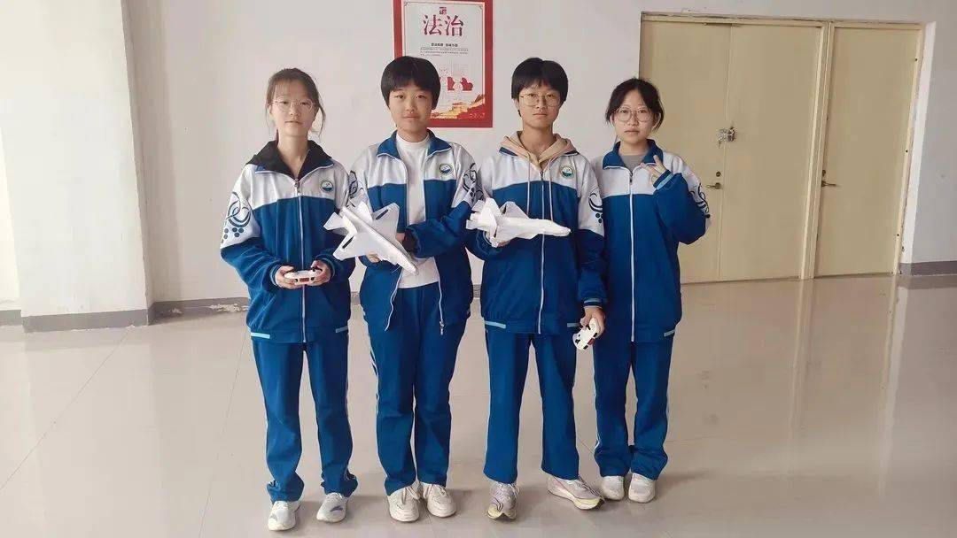 东胜区大兴中学赴青少年综合实践中心万家惠营地开展综合实践活动