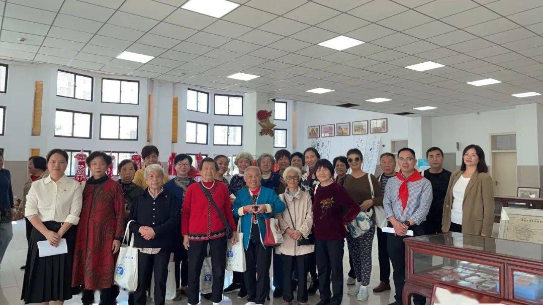 非遗在创意 敬老暖重阳情暖金秋 爱在重阳一一宜春四中召开退休教