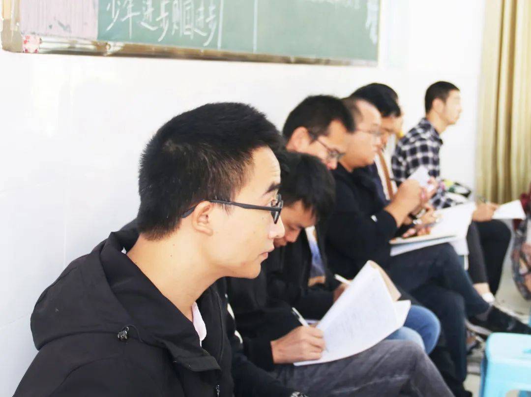 结对帮扶显真情 携手共进促发展|兴义市第五中学到兴仁市凤凰中学开展