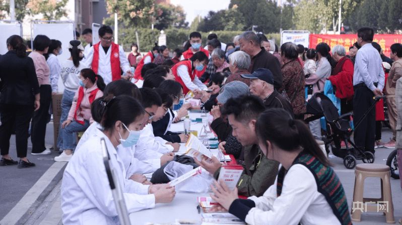 郑州市郑东新区：“九九重阳 关爱老人”公益活动走进社区