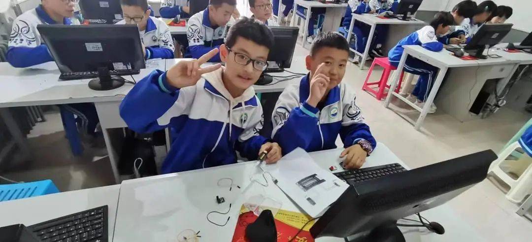 东胜区大兴中学赴青少年综合实践中心万家惠营地开展综合实践活动