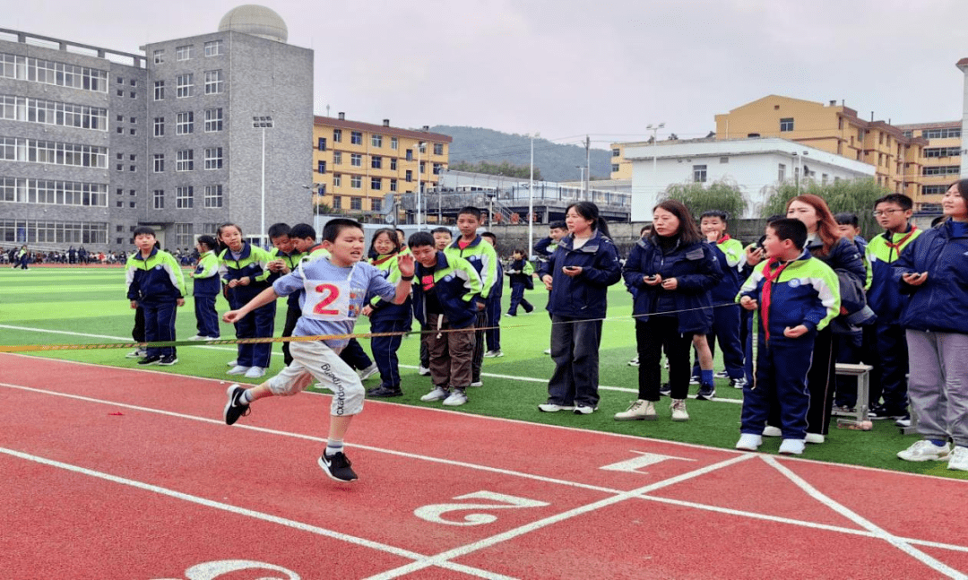 麟游县镇头中学校长图片