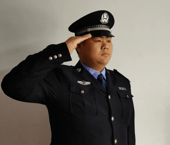 仪式上,在全体在场人员的见证下,永城市副市长,市公安局党委书记,局长