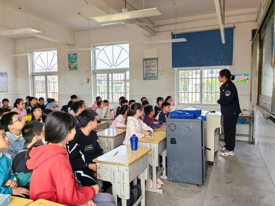 快乐成长"未成年普法讲座在苏湾镇司集小学开讲~_法治_巢湖_校园