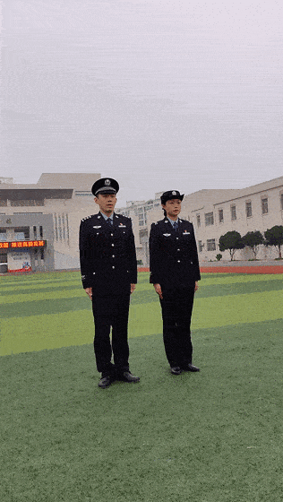 2021年新式警服常服图片