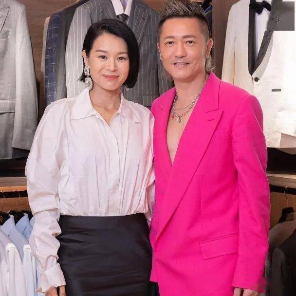 草蜢苏志威新店乔迁之喜 胡杏儿陈展鹏麦长青到贺_西装_礼服_留言