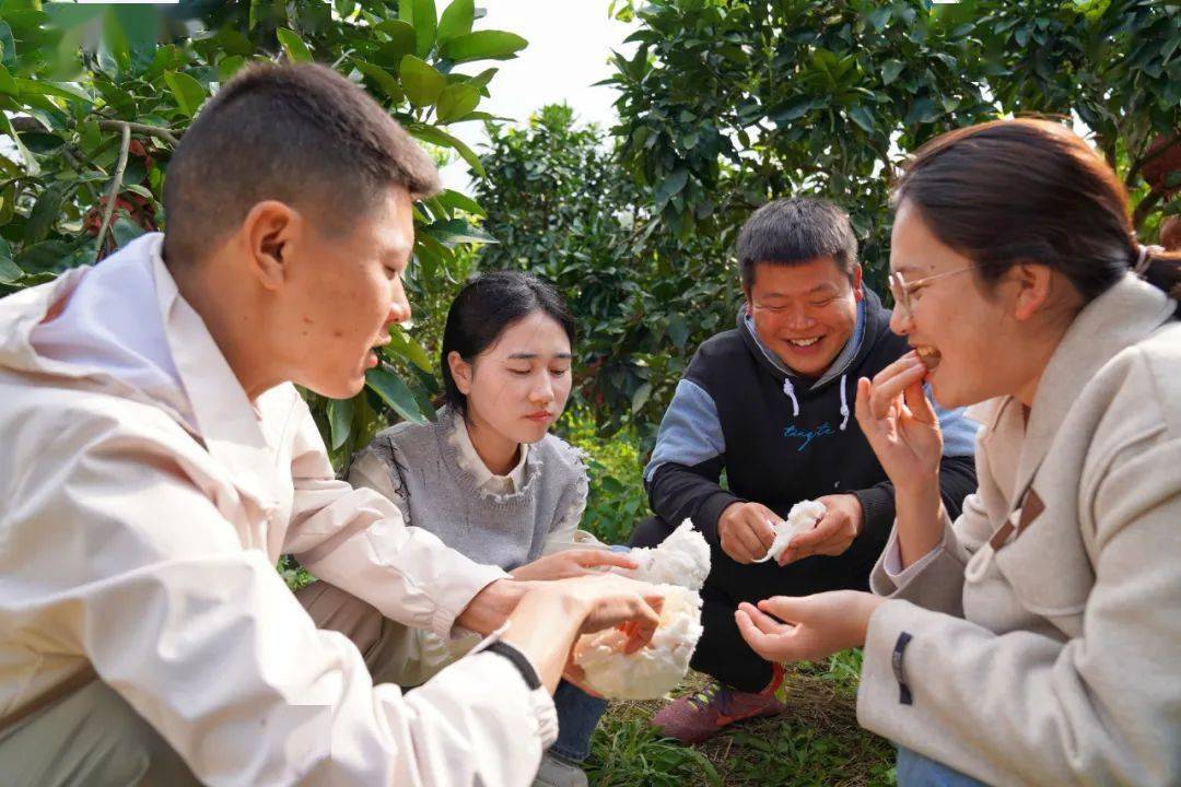 蕉壩鎮樂居社區位於務川自治縣的東北邊陲,海拔較低,有洪渡河,樂居河