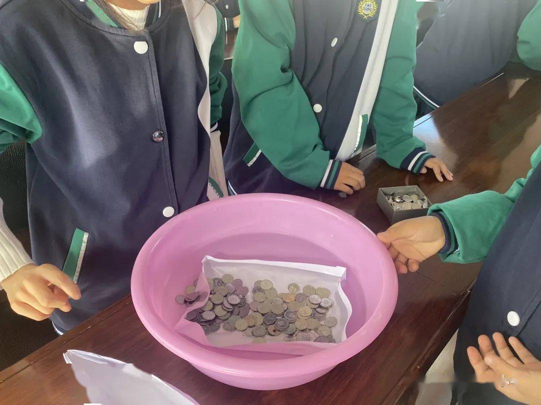 "纸船承重"比赛作为校园科技节系列活动之一,对于提高学生参与科技