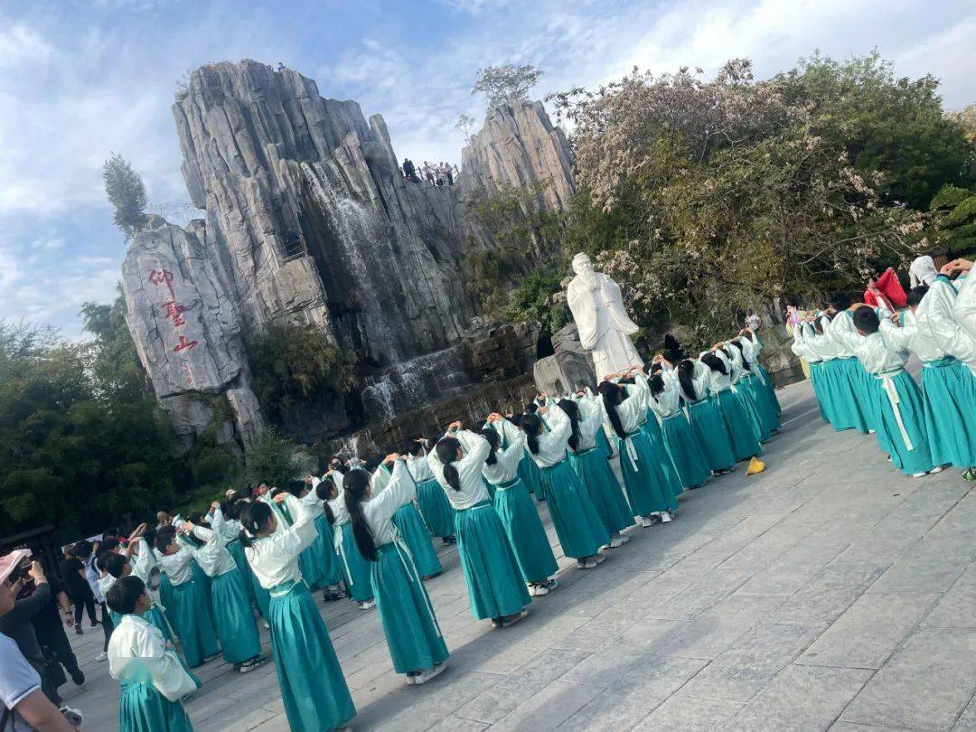 看中国制造 赏翰园碑林 丨 大河书局开启开封古今碰撞研学之旅