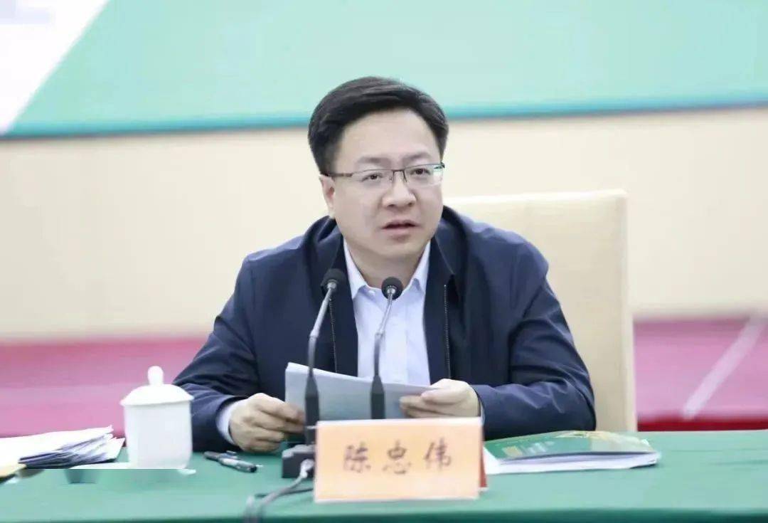 五级人大代表献策"中国酒都"建设市委书记陈忠伟听取发言并讲话_宿迁