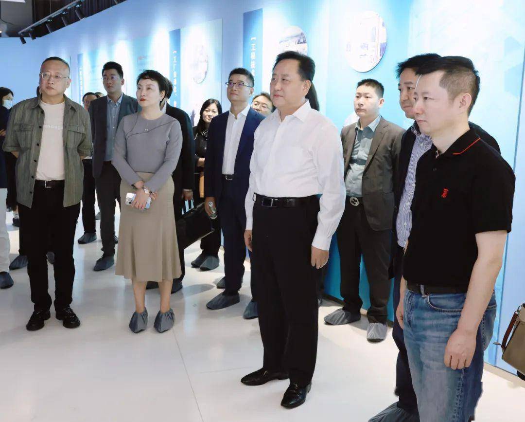 上海复旦大学校友会金融家同学会来松江调研,程向民王靖出席_长三角