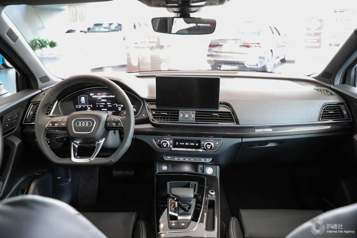 新款奥迪q5l sportback的内饰设计与现款基本相同,不同版本车型的内饰