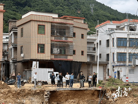高州市新垌镇:干群同心,按下灾后复工复产"加速键"_工作_群众_政府