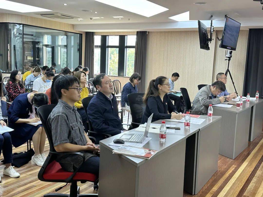 市三女中刘芸副书记,张李华副校长一并参加