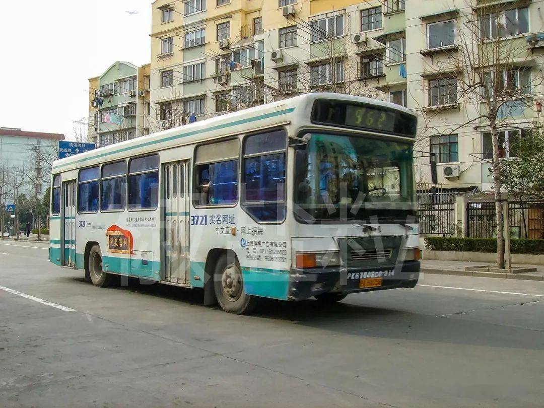 gf1(xmq)型客车,南翔汽车站(刘祺 摄,2006)562路zk6118hgc(hgc)型客车