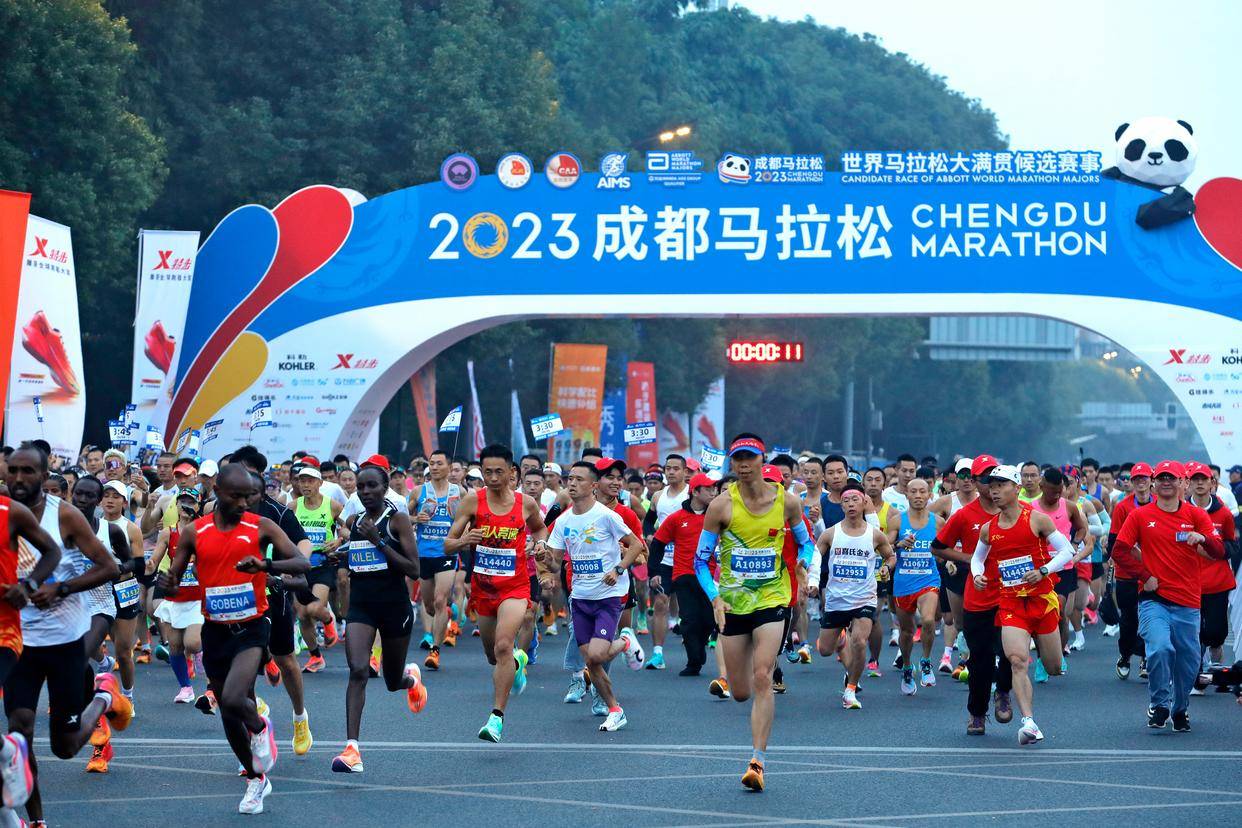 田径——2023成都马拉松开跑_比赛_新华社_沈伯韩