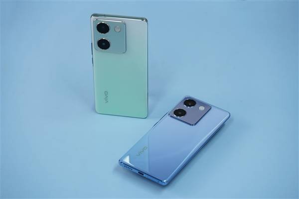 vivo史上最轻薄5000mAh手机！vivo Y100图赏(图1)