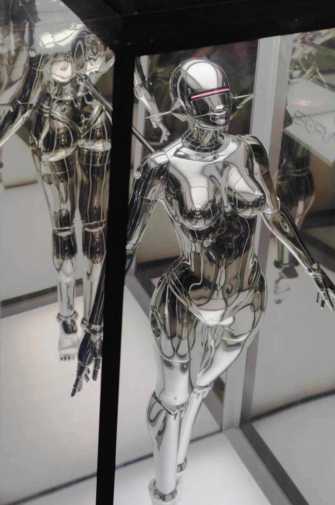 空山基:我的创作,源于男人刻在骨子里的欲望_人类_吉格尔_展览