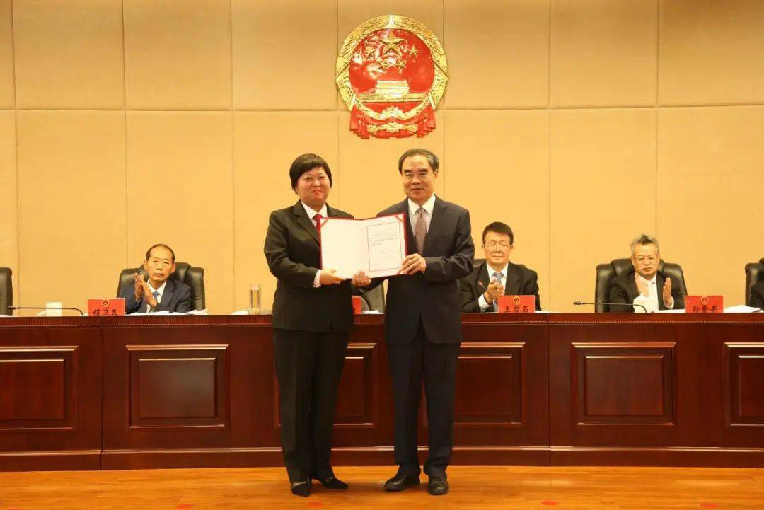 周庭桂为法制办公室主任,唐荣光为财政经济办公室主任,曹树常为城建