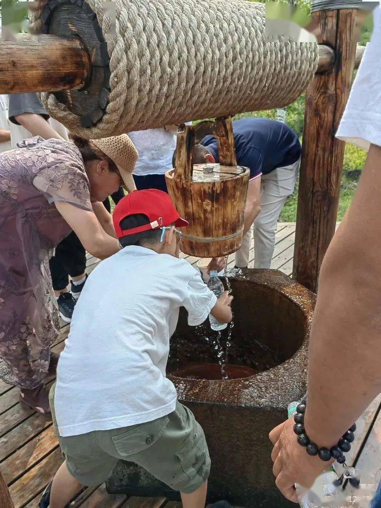 是蜚声中外的世界名泉,享有"神泉","圣水"的美誉,和法国的维希矿泉