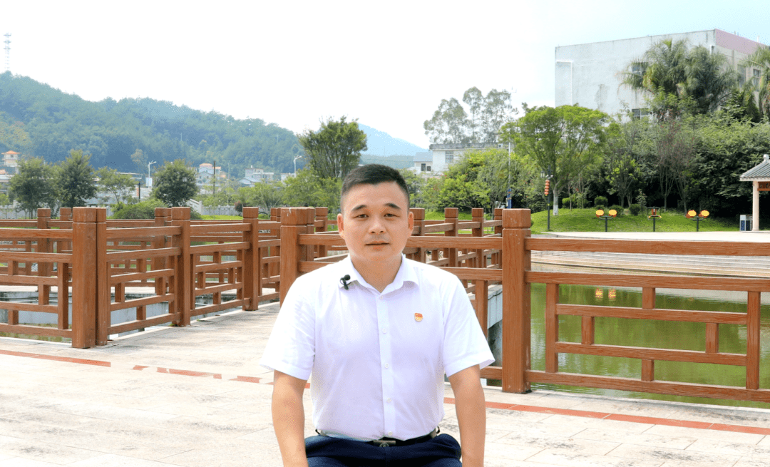 上杭县委常委,宣传部部长,中都镇党委书记 卢权国主持人听了卢书记