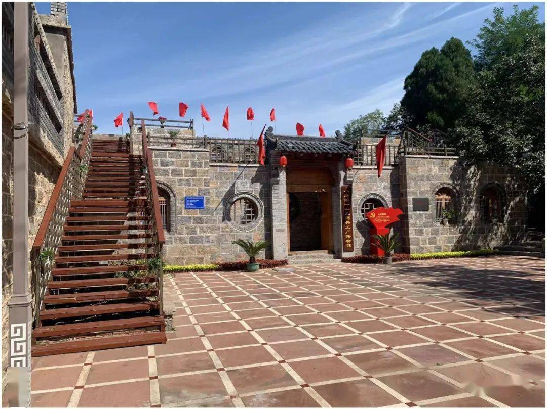 石滚017     农家的窗户018     磁县西部最高峰——炉峰山热爱文艺的