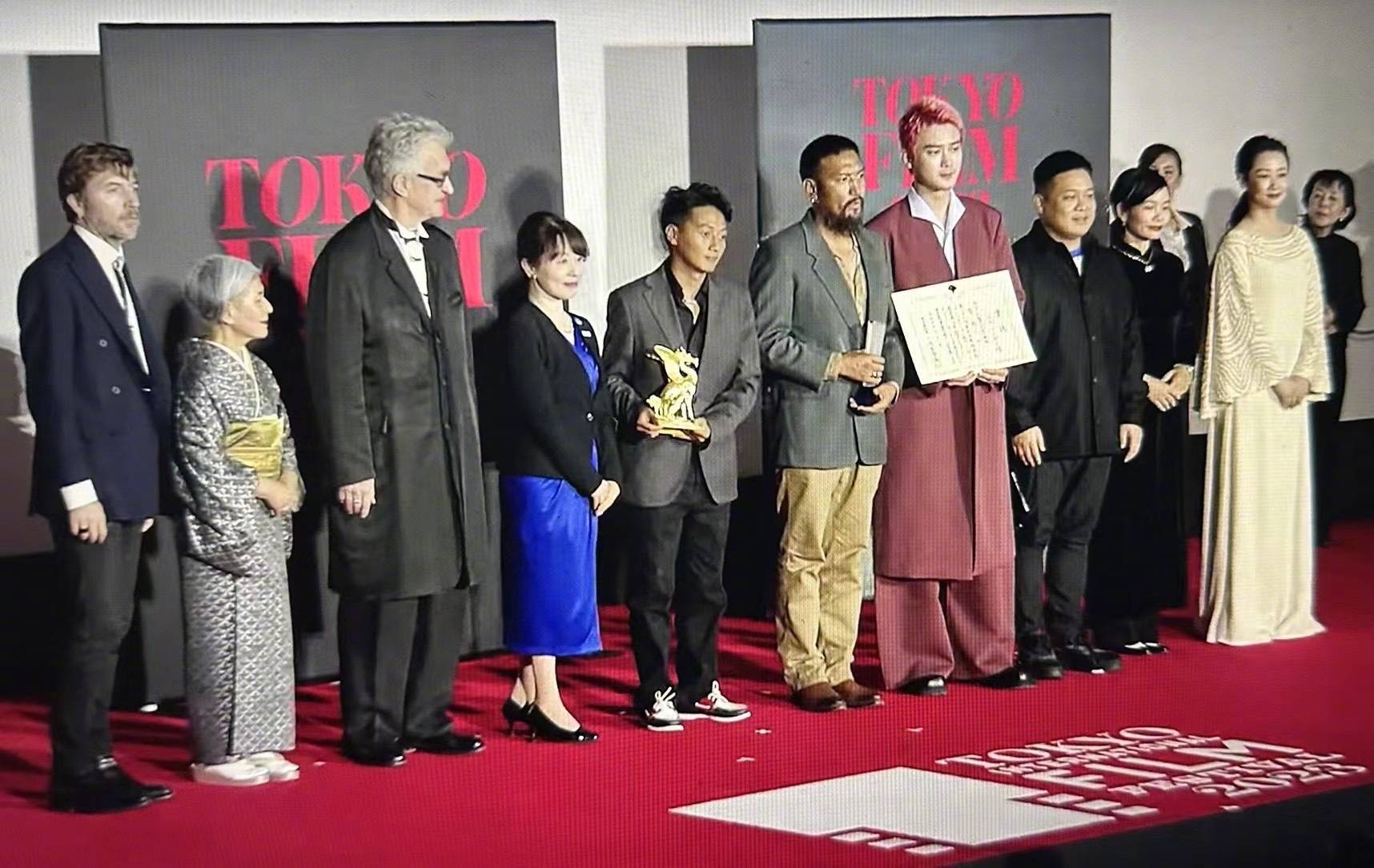 吴磊,蒋勤勤,陈建斌,王佳佳主演的《草木人间》;高朋执导,祖峰,秦海璐