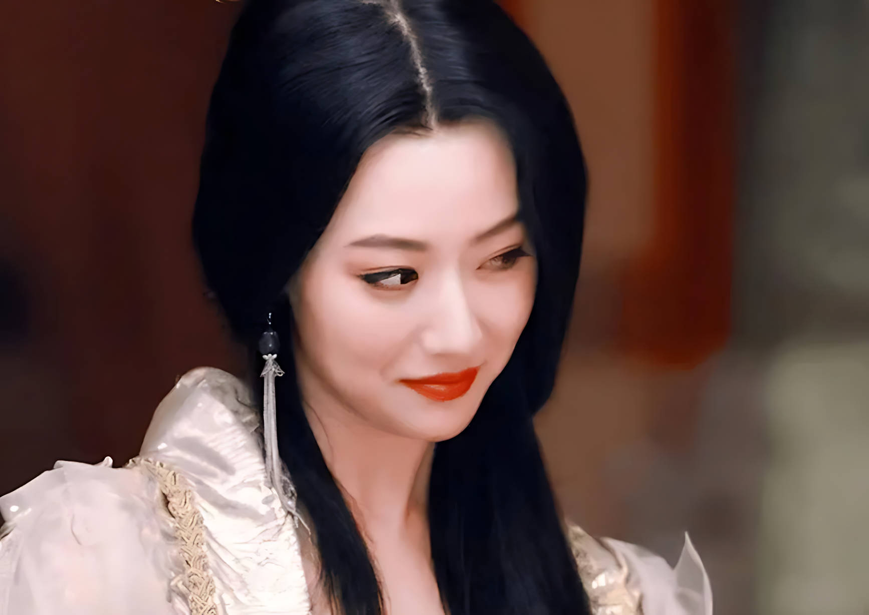 在《神话》中,白冰饰演的玉漱公主飘逸柔美,给观众留下了深刻的印象